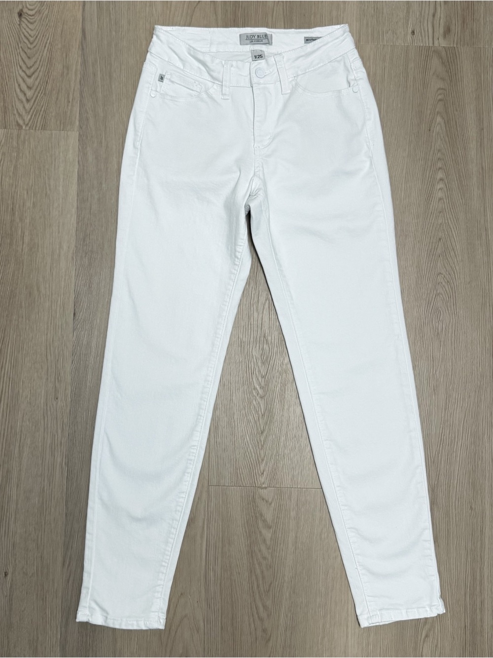 Judy Blue White Boyfriend Mid Rise Ankle Length Jeans 1 25